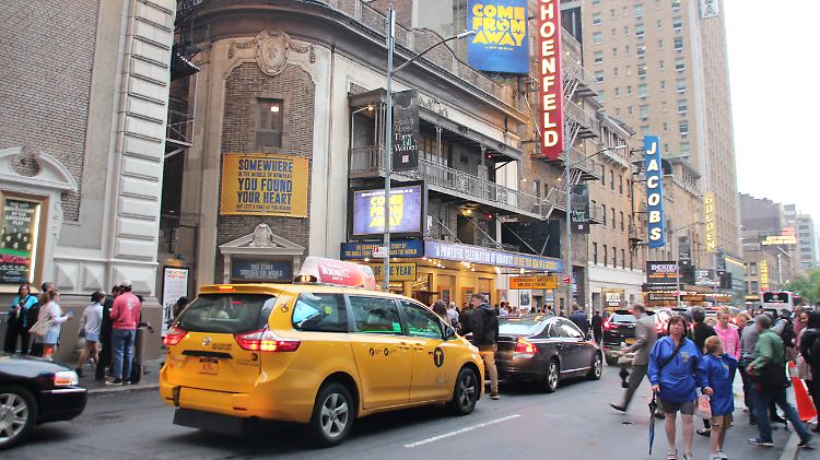 Seit das Musical hier am Broadway in New York läuft, hat der Tourismus in Gander stark zugenommen.