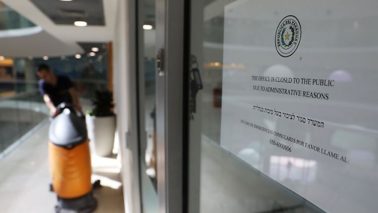 Vor der paraguayischen Botschaft in Jerusalem: "aus administrativen Gründen geschlossen". 