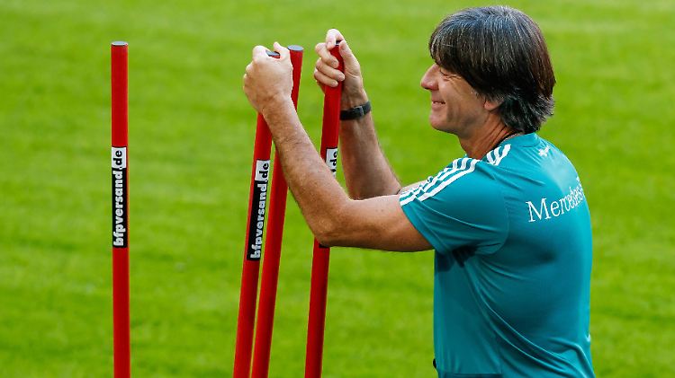 Guter Laune, aber mit dem nötigen Ernst bei der Sache: Joachim Löw.