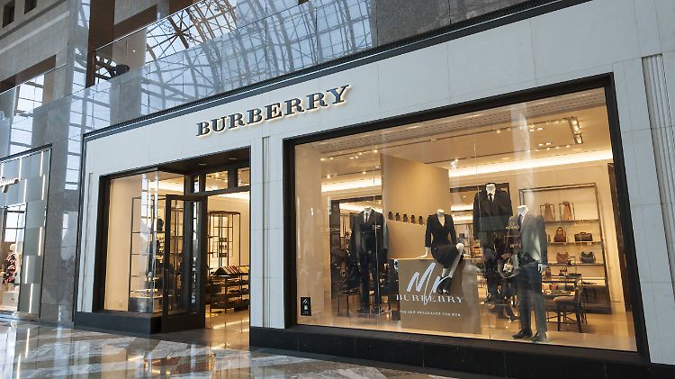 Die Luxusmodemarke Burberry wird in Zukunft ihre unverkaufte Ware nicht mehr zerstören.