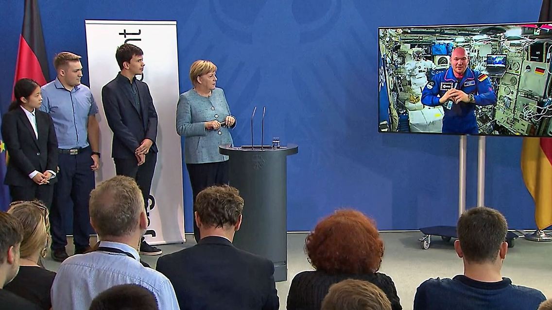 JugendForschtMerkelGerst.jpg