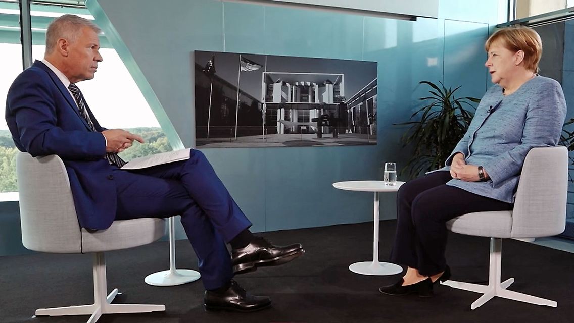 SommerinterviewMerkel.jpg