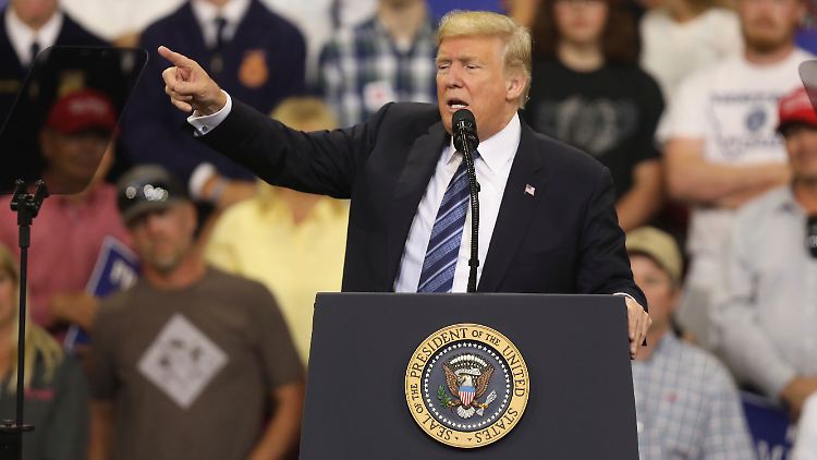 US-Präsident Trump hat mit neuen wütenden Äußerungen auf den anonymen Artikel eines Regierungsmitarbeiters reagiert.