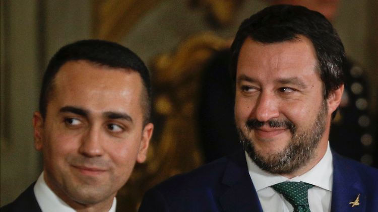 Partner wider Willen - Luigi di Maio von den Sternen und Matteo Salvini von der Lega (r.).
