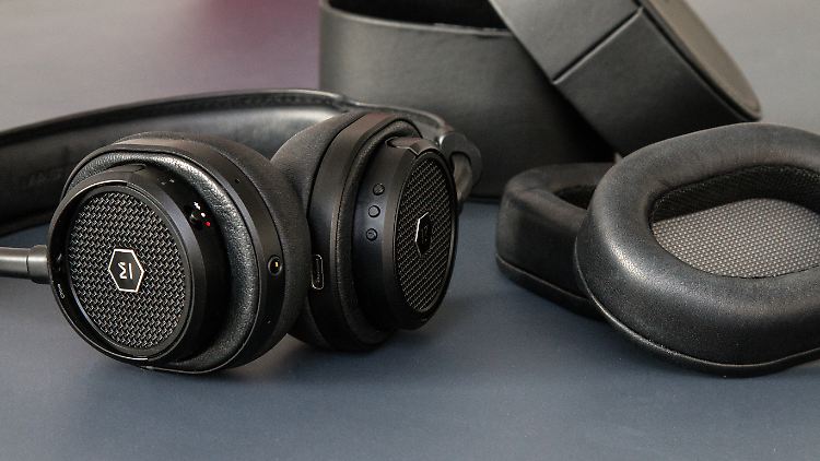 Der Master & Dynamic MW50 kann ein Over- Ear- oder ein On-Ear-Kopfhörer sein.