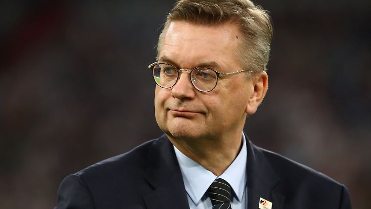 DFB-Präsident Reinhard Grindel soll sich um die deutsche EM-Bewerbung gesorgt haben - weshalb die Nationalmannschaft nicht in Frankfurt am Main kickt.