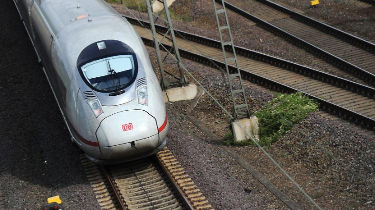 Siemens hatte erst im April einen Vertrag zur Lieferung von zehn Hochgeschwindigkeitszügen vom Typ Velaro mit der türkischen Staatsbahn TCDD im Volumen von 340 Millionen Euro geschlossen.