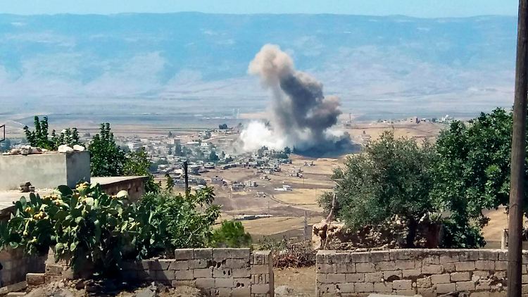 Assads Truppen greifen das Dorf al-Sahan in der Provinz Idlib an.