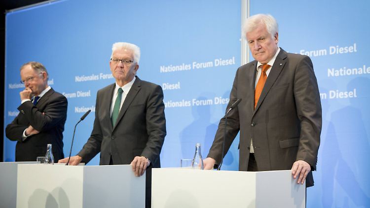 Das Nationale Forum Diesel setzt sich aus Vertretern aus Politik, Autoherstellern und Verbänden zusammen.
