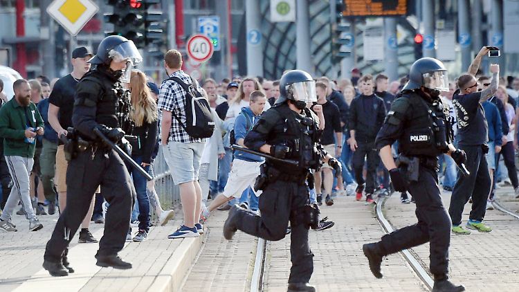 In Chemnitz kam es nach dem Tod eines Mannes zu großen Krawallen.