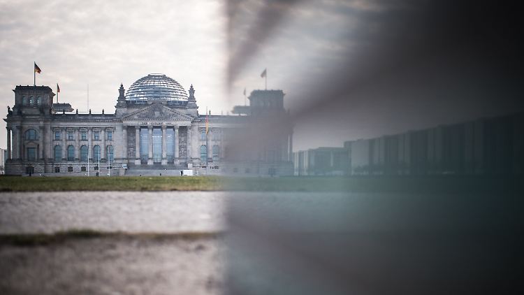 Nach knapp zwei Monaten Pause treffen sich die Parlamentarier am Dienstag wieder im Bundestag.