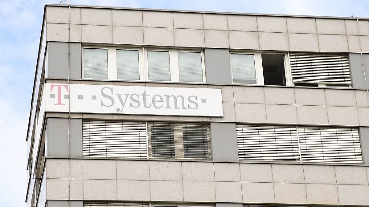 In zwei Etappen sollen 5600 Stellen bei T-Systems abgebaut werden.