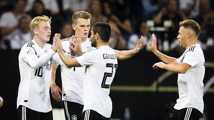 Brandt trifft nach Vorarbeit von Kroos.