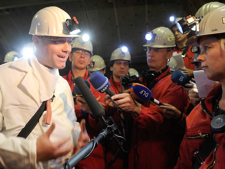 "Dialog ist notwendig und möglich", sagt Röttgen im Bergwerk. Nur nicht an diesem Donnerstag.