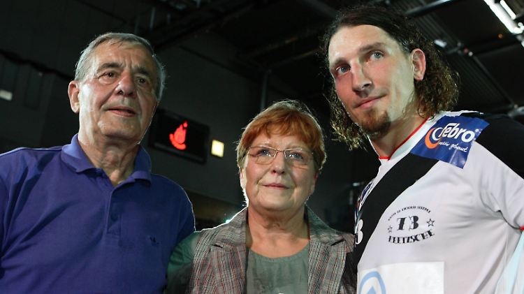 Stefan Kretzschmar mit seinen Eltern Peter und Waltraud im Jahr 2007.