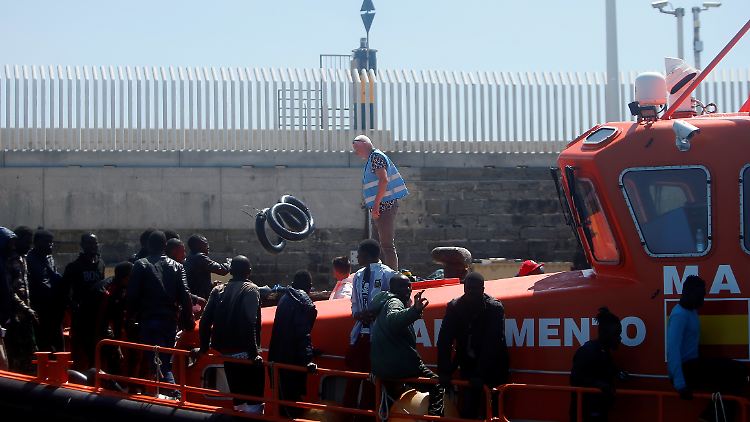 Frontex-Mitarbeiter sind auf dem Mittelmeer verstärkt aktiv.