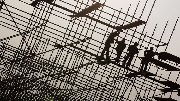 Oft werden Arbeiter aus Osteuropa als Billiglöhner von Baustelle zu Baustelle geschickt.