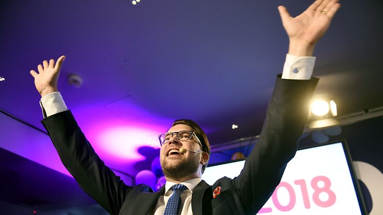Jimmie Akesson und seine Schwedendemokraten sind nach bisherigen Wahlergebnissen drittstärkste Kraft .