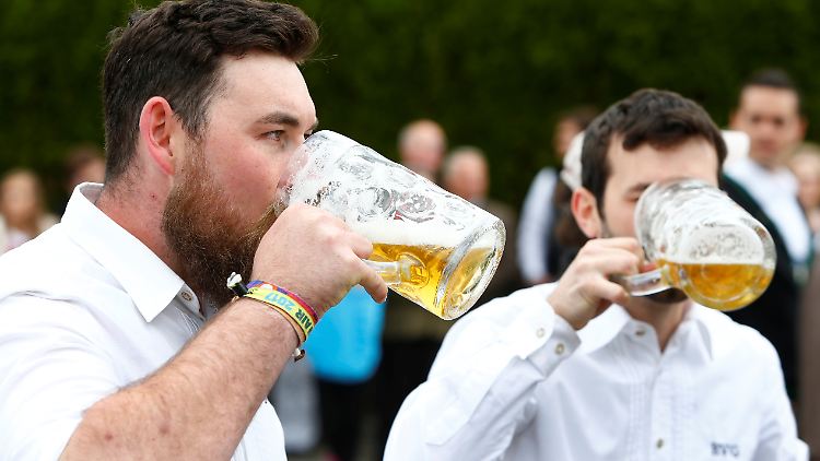In Deutschland werden jährlich 11 Liter reinen Alkohol pro Kopf getrunken - der europäische Durchschnitt liegt bei 8,6 Litern.