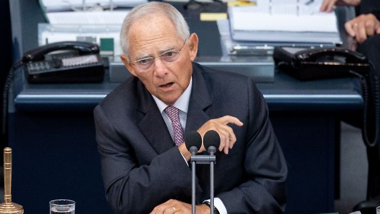 Bundestagspräsident Wolfgang Schäuble äußerte sich zu rechtsextremen Ausschreitungen.