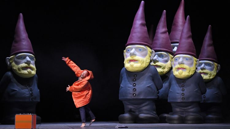 Das Stück "Ein Volksfeind" wird bereits seit 2012 aufgeführt - wie zum Beispiel im Wiener Burgtheater 2017.