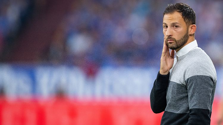 Tedesco findet den Holperstart bei Schalke spannend - wirkt aber nicht wirklich entspannt.