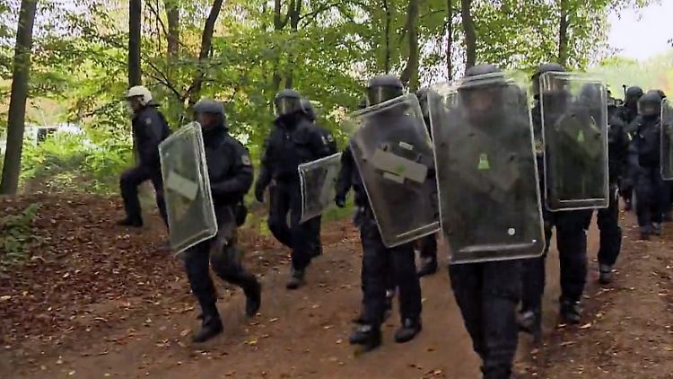 PolizeiHambacherForst.jpg