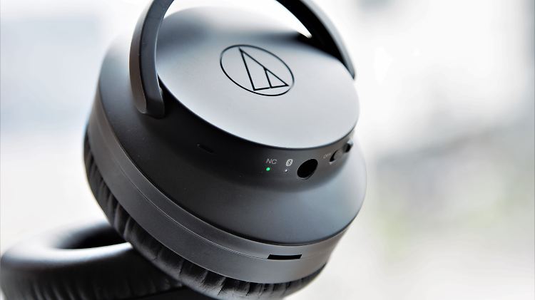 Der Audiotechnica ATH-ANC700BT will es mit Bose und Co. aufnehmen.