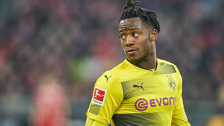 Batshuayi war vom FC Chelsea zunächst nach Dortmund ausgeliehen und spielt nun in Valencia.