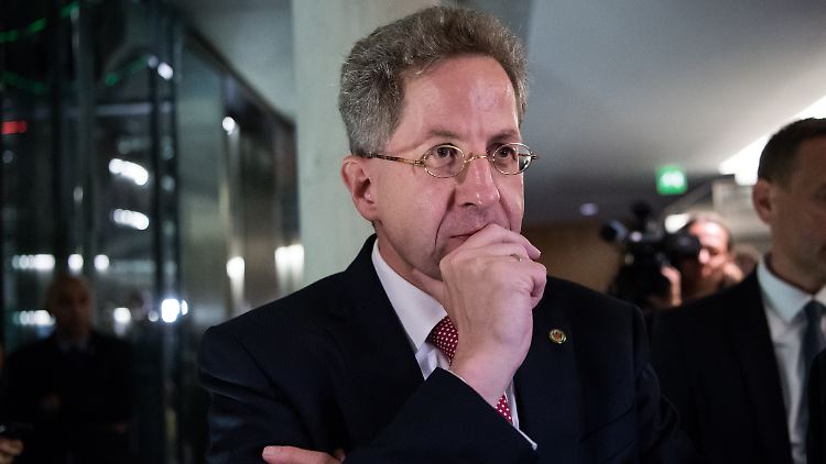 In Koalitionskreisen wurde nicht ausgeschlossen, dass Maaßen selbst die Konsequenzen aus dem Wirbel um ihn ziehen und sein Amt zur Verfügung stellen könnte.