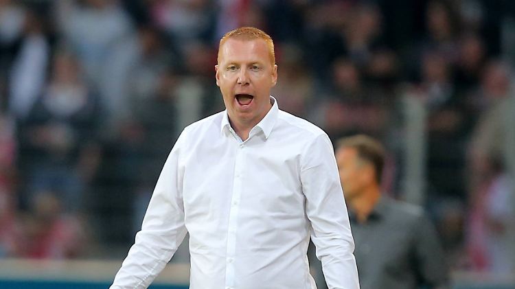 Maik Walpurgis schafft mit seinen Dynamo-Spielern einen Auswärtssieg.