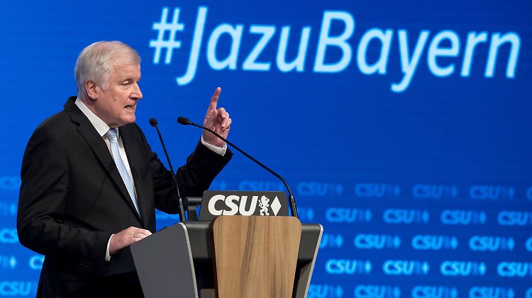 Horst Seehofer schwört seine Partei-Kollegen auf den Wahlkampf ein.