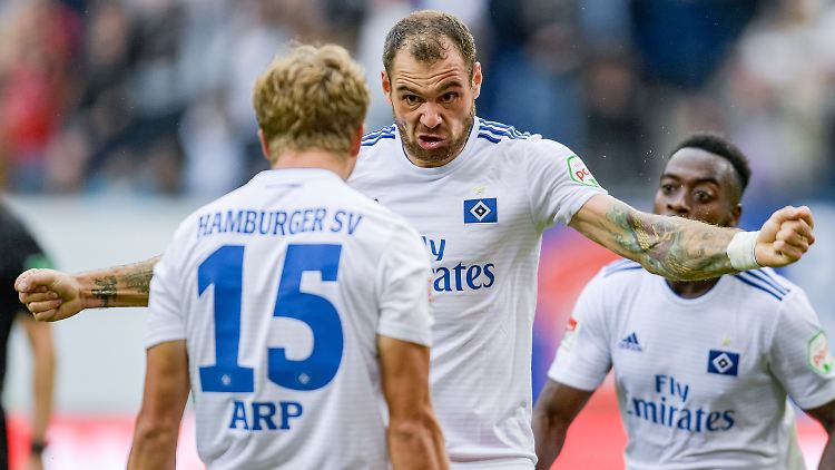 Pierre-Michel Lasogga trifft gegen Heidenheim - und das gleich dreifach.