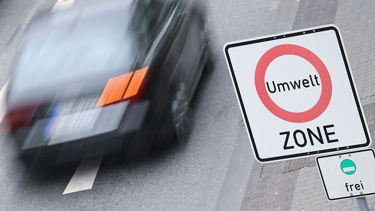 Mithilfe einer Hardware-Nachrüstung von Euro-5-Dieseln könne das Schlimmste noch verhindert werden, sagt Grünen-Politiker Krischer.
