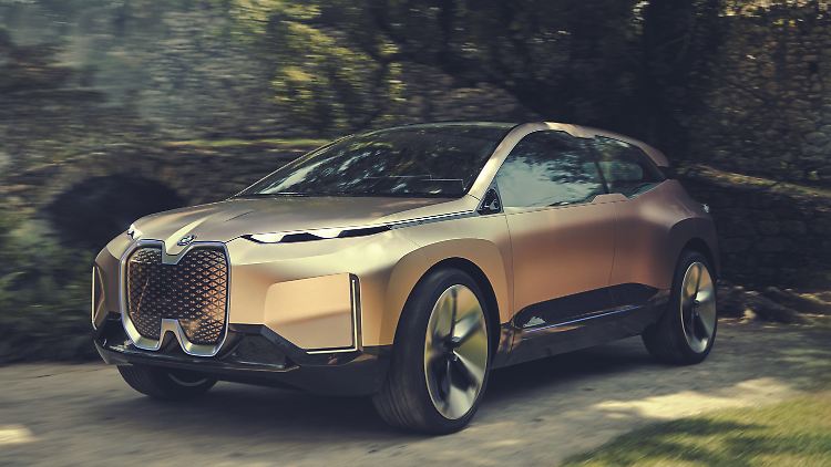 Der Vision iNext ist eine über fünf Meter große Mischung aus Kombi, Van und SUV. 