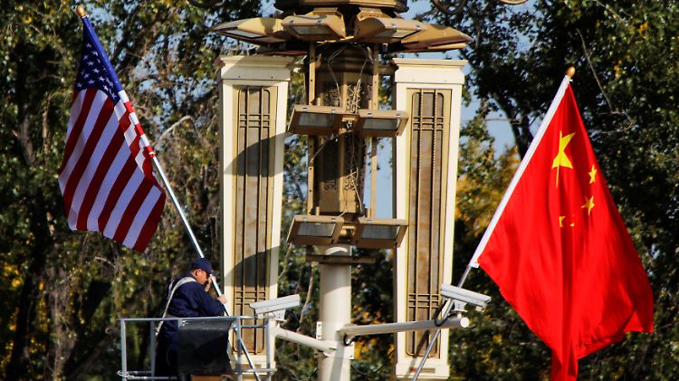 Bei Trumps Besuch in China im November 2017 flattern die chinesische und die US-Fahne noch einträchtig im Wind.