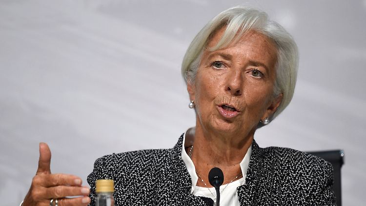 Gibt es einen Brexit ohne Abkommen, werde die britische Wirtschaft erheblich geschäft, ist sich IWF-Chefin Christine Lagarde sicher.