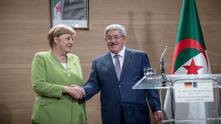 Kanzlerin Merkel und Algeriens Premierminister Ouyahia wollen auch in der Migrationsfrage enger zusammenarbeiten.