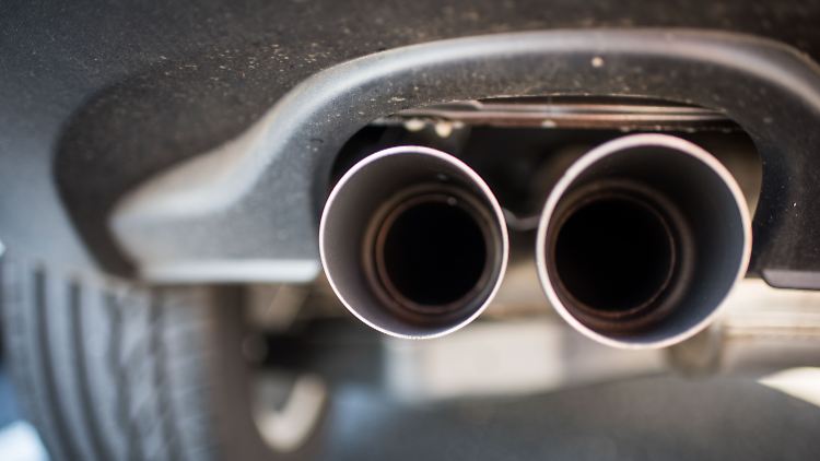 Kartellabsprachen zulasten der Auto-Käufer? BMW, Daimler und Volkswagen sollen sich unter anderem auch bei Details zur Abgasnachbehandlung abgestimmt haben.