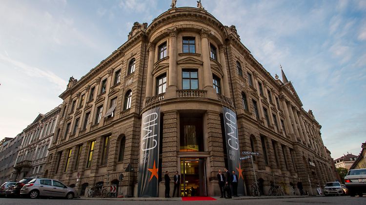 Die Auszeichnung wird in der Alten Bayerischen Staatsbank in München verliehen.
