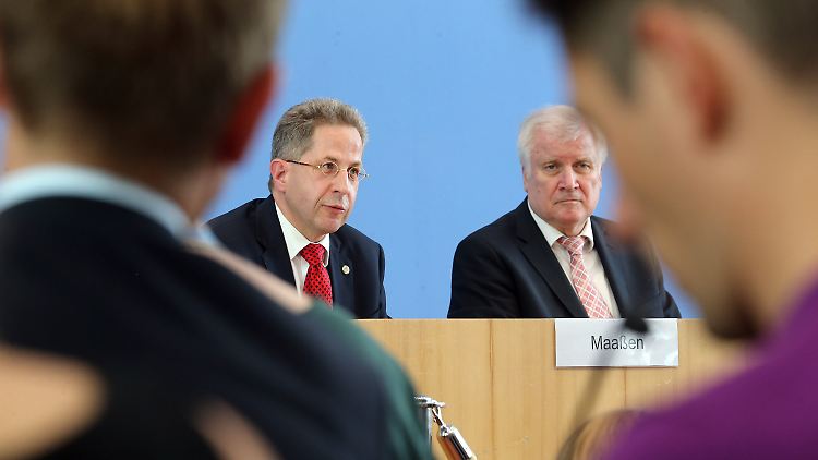 Maaßen und Seehofer bei der Vorstellung des Verfassungsschutzberichts.