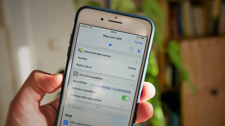 Mit den Kurzbefehlen führt das iPhone komplexe Aufgaben fast ganz von selbst aus. 