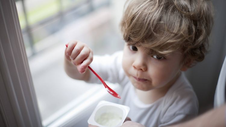 Vor allem bei speziell für Kinder angebotenen Joghurts sei der Zuckergehalt vielfach sehr hoch, warnen britische Forscher.