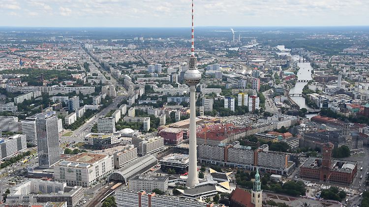 In Berlin wohnen viele Menschen, aber nicht so viele, wie die Stadt gern hätte.