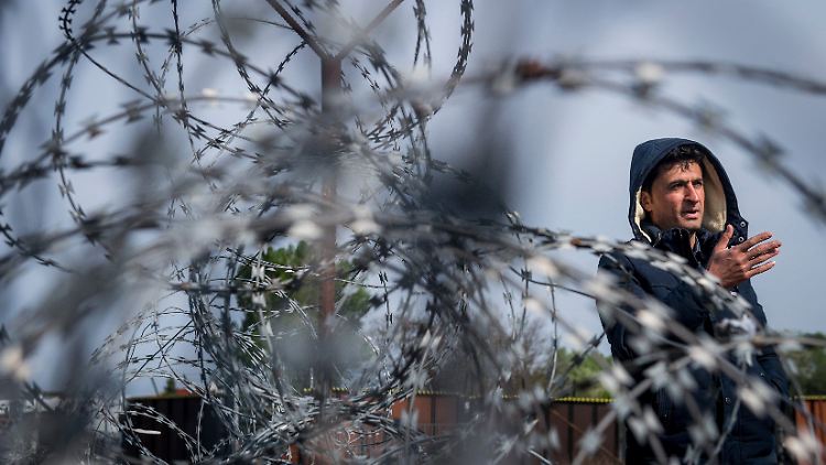 Die EU wirft Ungarn nicht nur Menschenrechtsverletzungen von Flüchtlingen vor, sondern auch Einschränkungen der Pressefreiheit und der Zivilgesellschaft. 