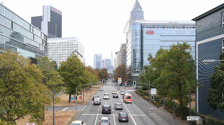 Hat das Urteil Bestand, dürfen ältere Dieselfahrzeuge großflächig von Februar an nicht mehr in Deutschlands Finanzmetropole fahren.