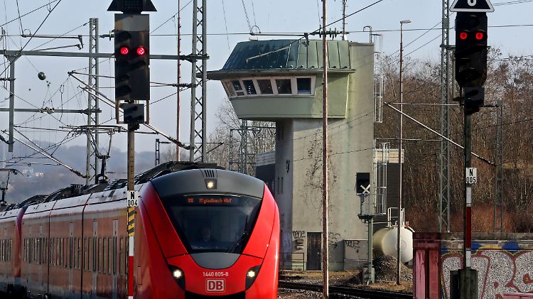 Künftig könnten Signale nicht mehr am Streckenrand angezeigt, sondern per Funk in den Zug übertragen werden.
