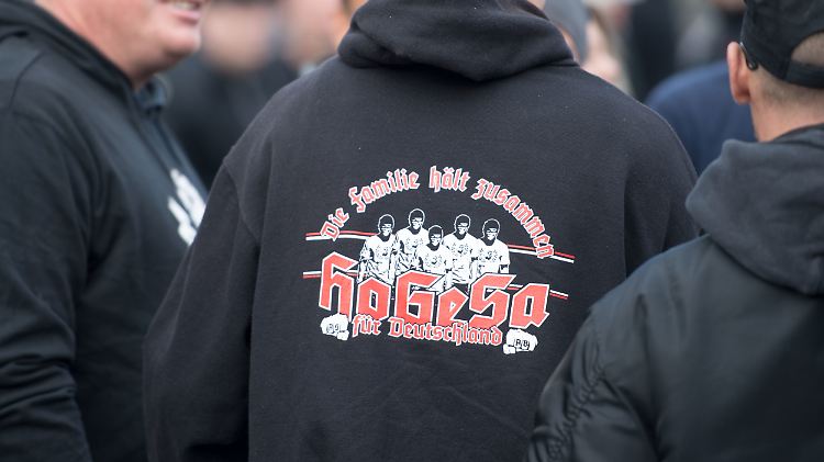 Der Tote war einer der führenden Köpfe des rechtsextremistischen Netzwerks "Hooligans gegen Salafisten". 