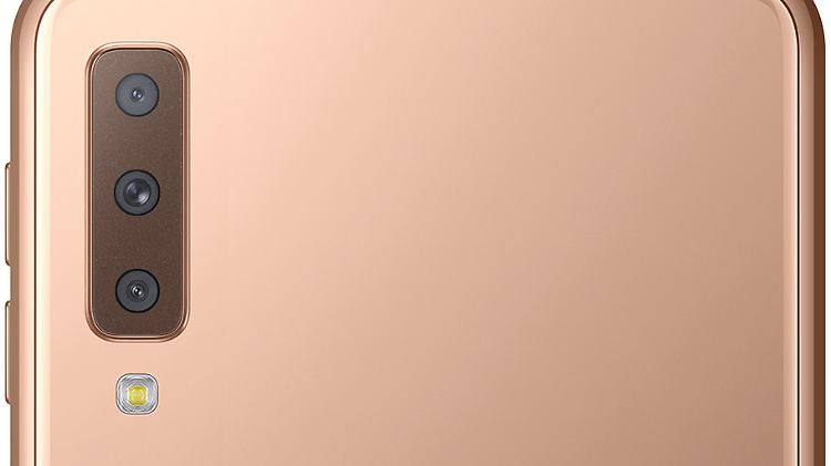 Mit dem Samsung Galaxy A7 hat die Triple-Kamera Einzug in die günstige Mittelklasse gehalten.