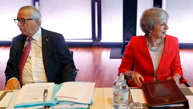 Jean-Claude Juncker und Theresa May blicken nicht mehr in die gleiche Richtung. 